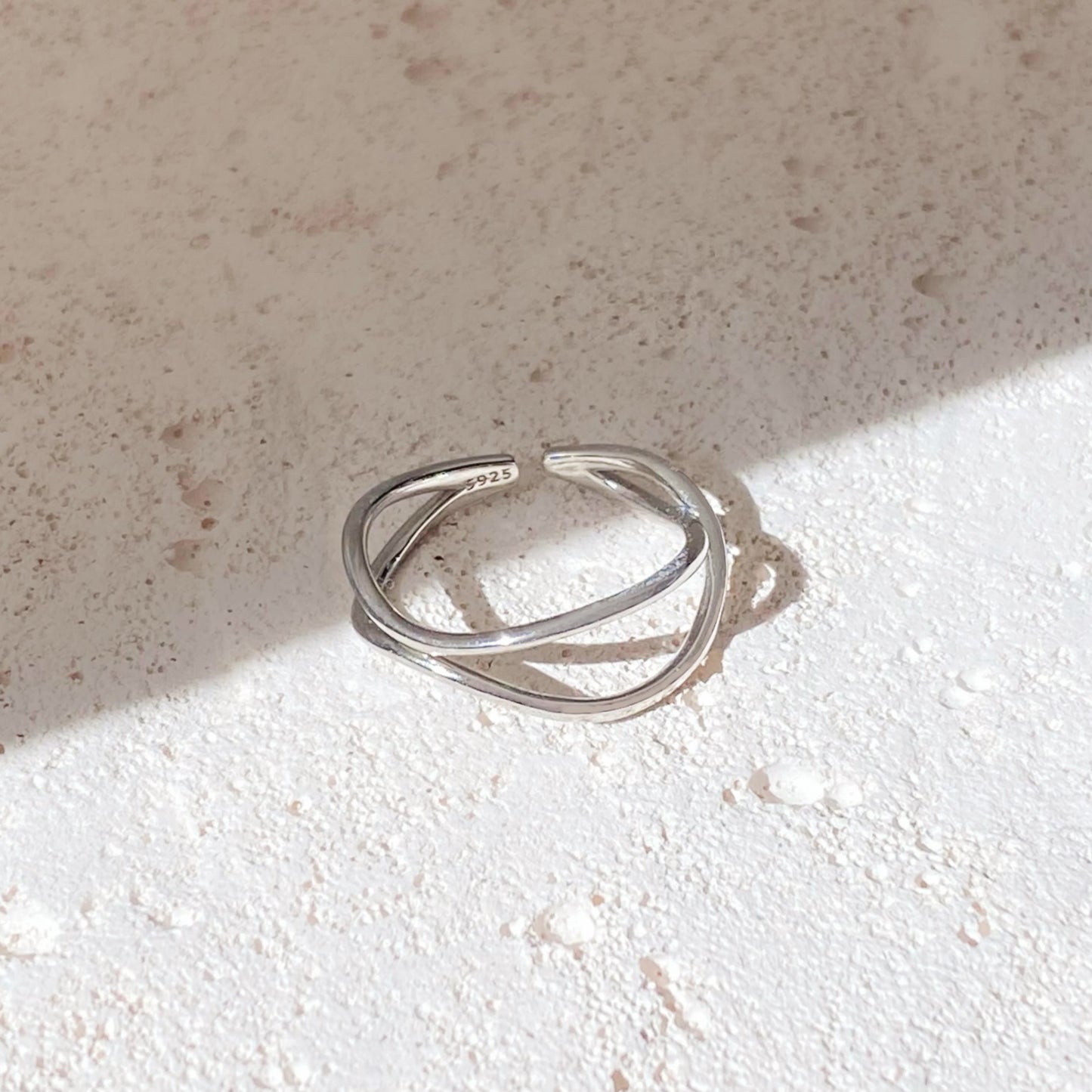 925 Sterling Silver Wavy Ring ∙ Dainty Interweaving Ring