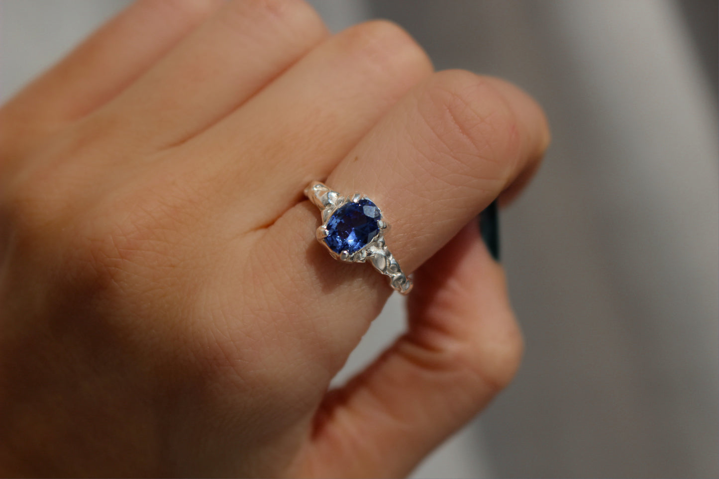Waterproof ∙ Blue Sapphire Zirconia Ring in 925 sterling silver ∙ Oval cut ∙ Adjustable Ring ∙ Irregular shape ∙ Gift for her