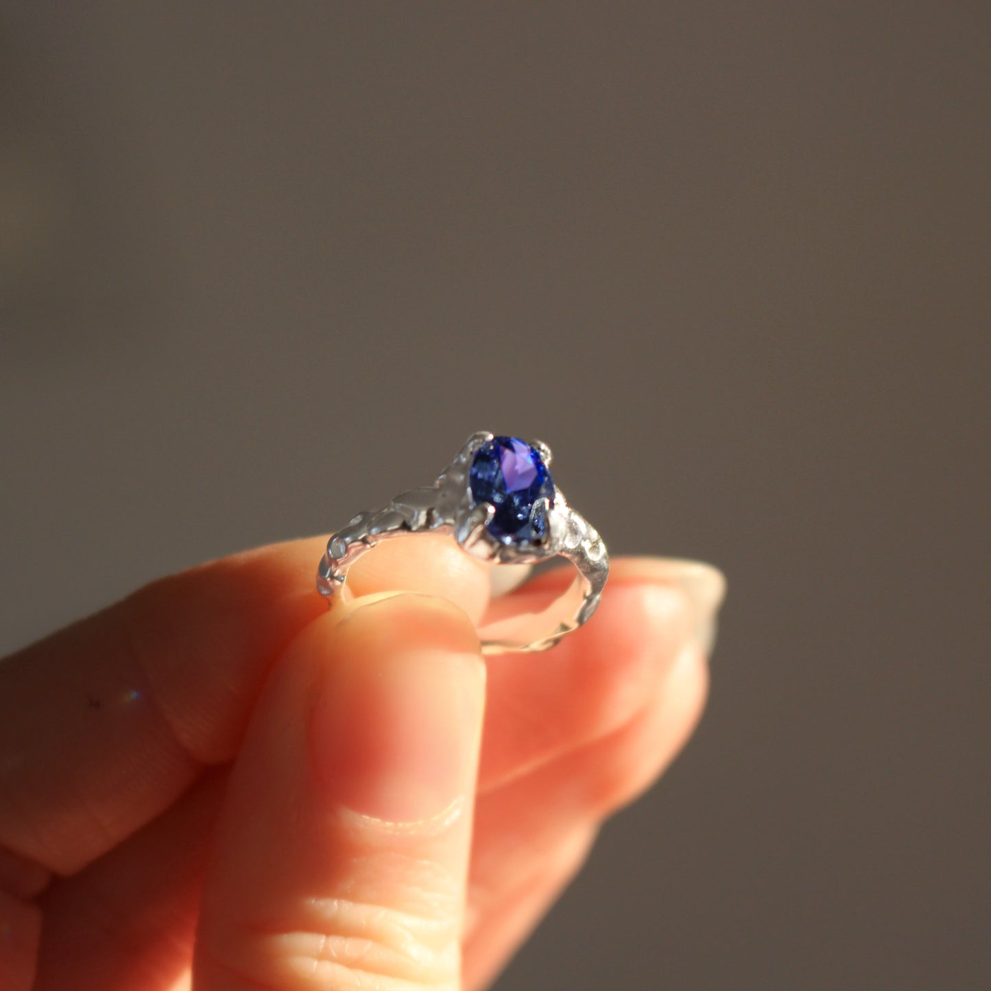 Waterproof ∙ Blue Sapphire Zirconia Ring in 925 sterling silver ∙ Oval cut ∙ Adjustable Ring ∙ Irregular shape ∙ Gift for her