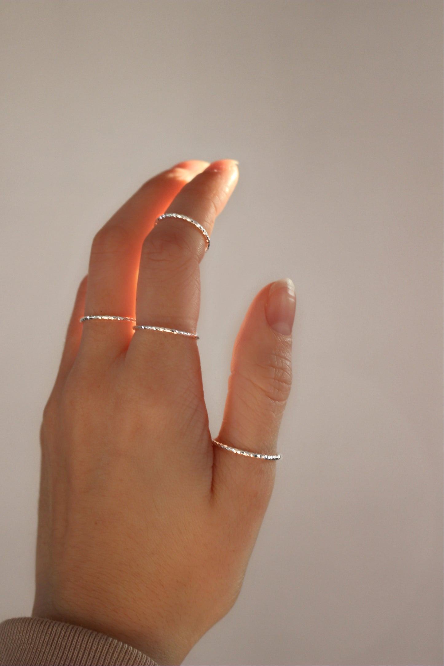 1x Dainty Ring in 925 Sterling Silver ∙ Fine Stackable rings ∙ 100% silver ∙ Waterproof & Tarnish Free ∙ Sparkling Ring ∙ Thin Band Ring
