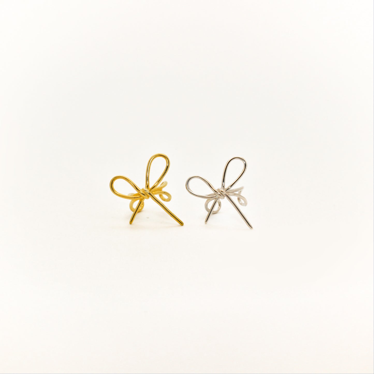 925 Sterling Silver Bow Ear Cuff ∙ Tiny Wire Cuff ∙ Fake Piercing