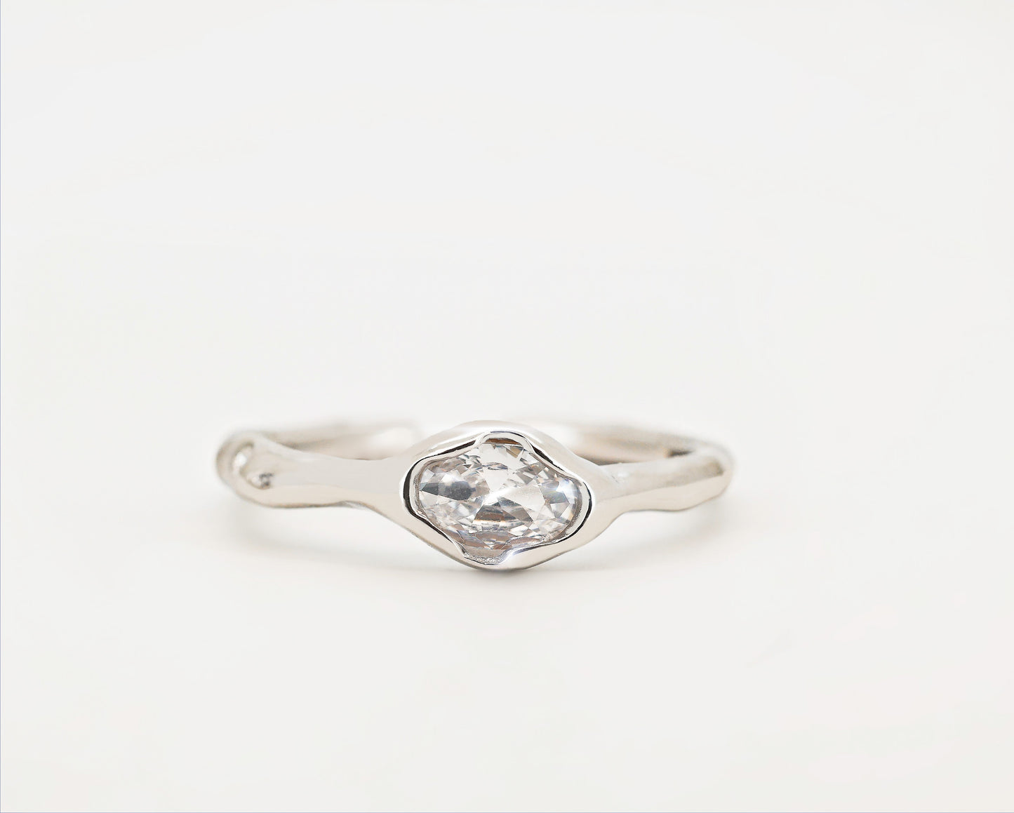 TRESOR - Sparkling Zirconia Ring in 925 sterling silver ∙ Water Element