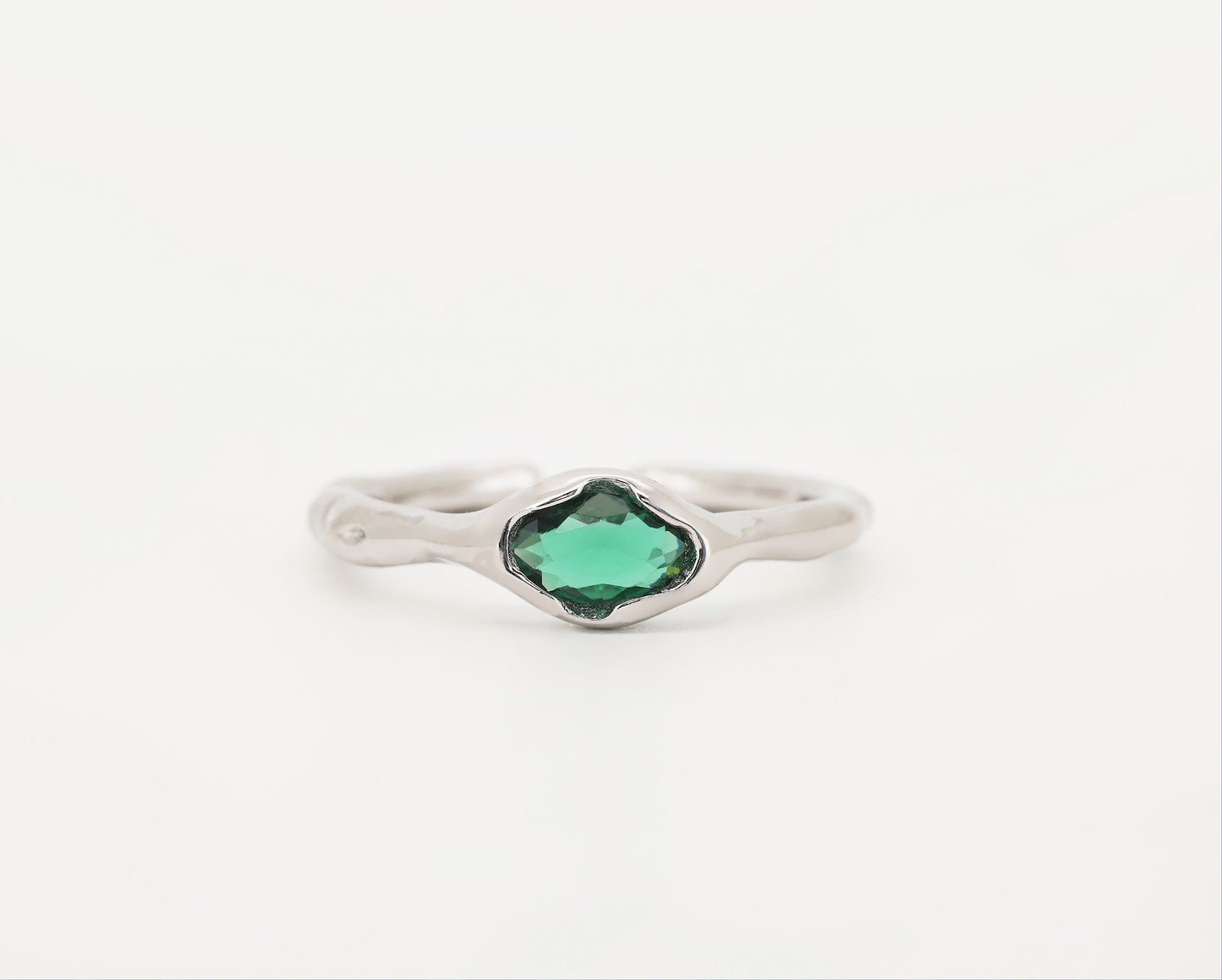 TRESOR - Sparkling Zirconia Ring in 925 sterling silver ∙ Water Element