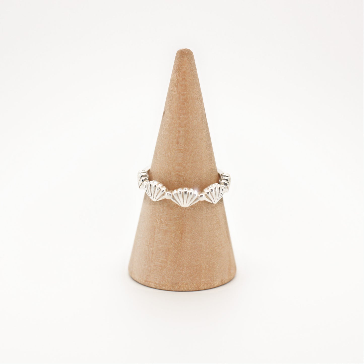 Seashell Minimalist Ring in 925 sterling silver ∙ Beach Jewelry ∙ 1 Size Fits All ∙ Hypoallergenic ∙ Boho Chic ∙ Waterproof