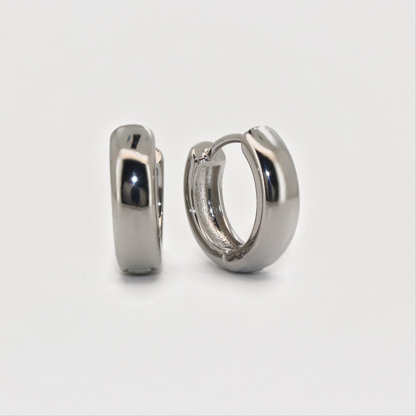 JEN - Chunky hoops earrings in silver ∙ Minimalist Creole earrings ∙ 1 pair ∙ Silver Huggies ∙ 15mm