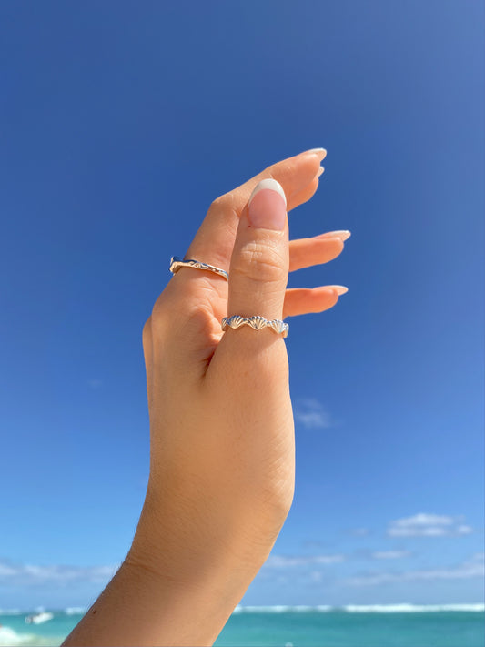 Seashell Minimalist Ring in 925 sterling silver ∙ Beach Jewelry ∙ 1 Size Fits All ∙ Hypoallergenic ∙ Boho Chic ∙ Waterproof
