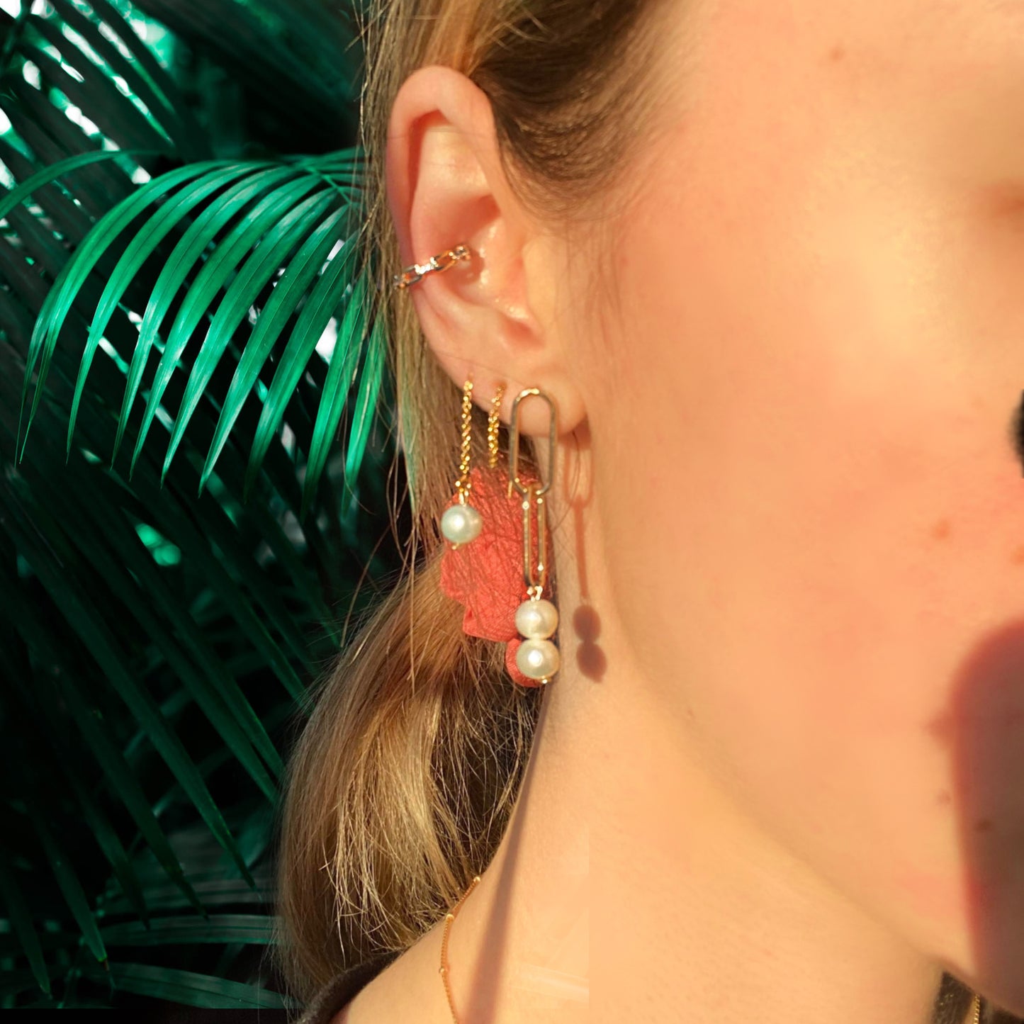LYNN - Rectangular Pearl Earrings with Dangling Links