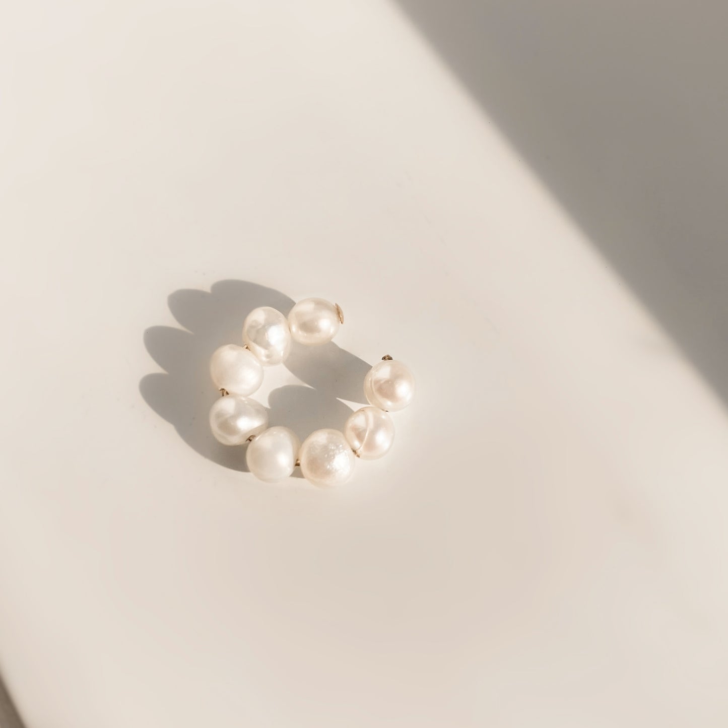 MINA - Manchette de perles d'eau douce pour le haut de l'oreille