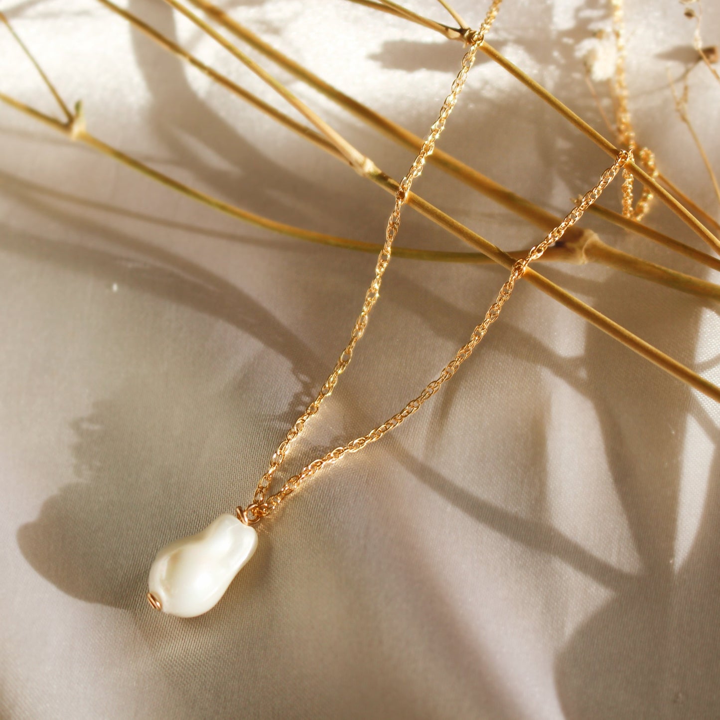 MUSE - Collier Corde Irrégulière Gold Filled 14K et Perles Baroques