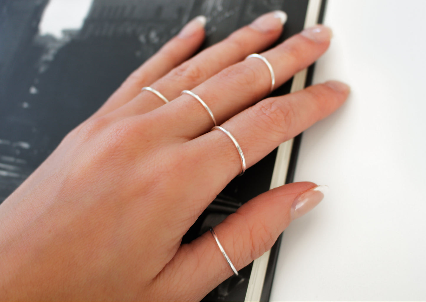 1x Pure Silvery and Shiny Minimalist Ring ∙ High Quality Waterproof & Tarnish Free ∙ Statement Ring ∙ Simple Delicate Thin Band Ring
