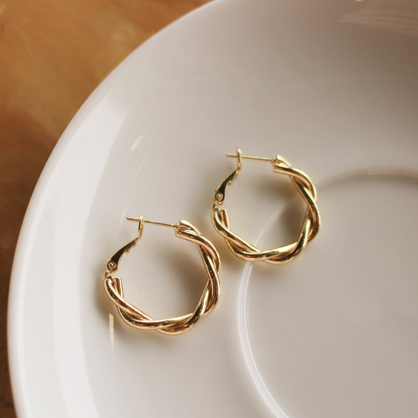 QUEENLY - Boucles d'oreilles torsadées or 14k