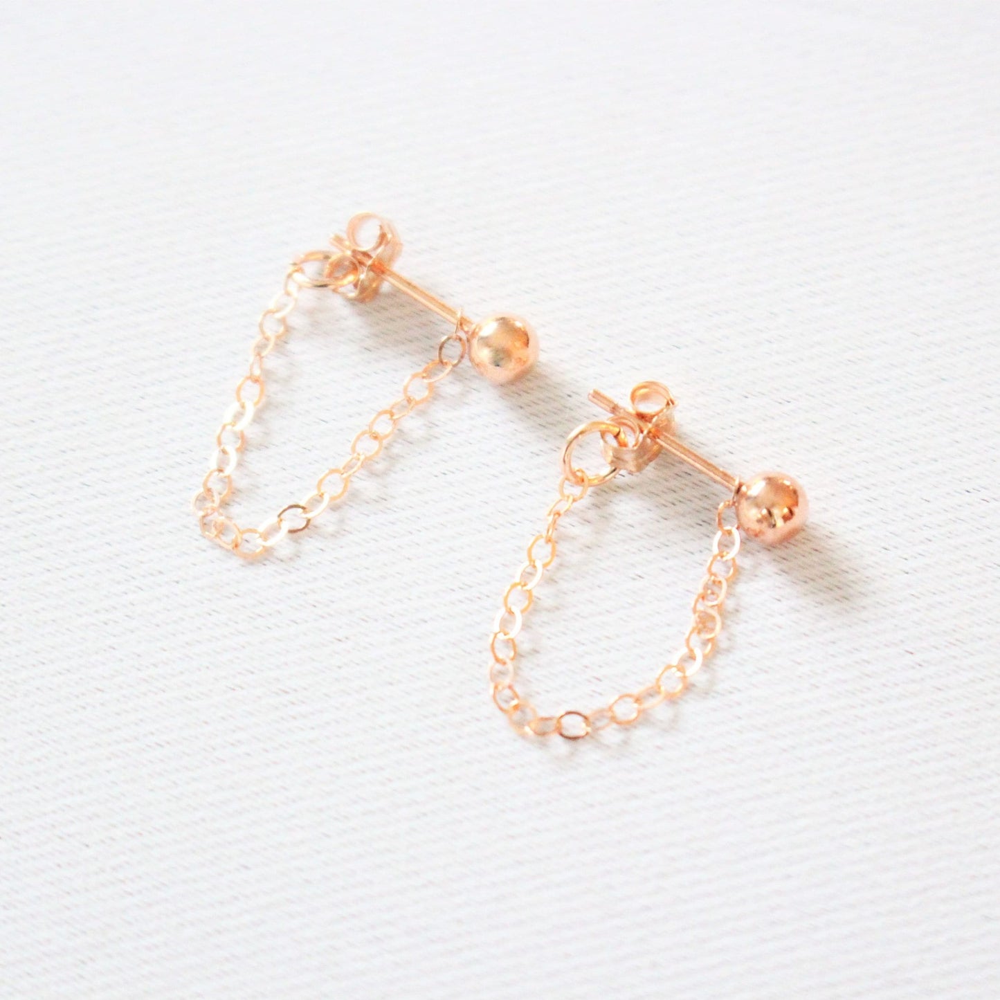 Boucles d'oreilles en or rose rempli 14K Chaîne avant arrière Boucles d'oreilles Idée cadeau Écouteurs et puces Avant arrière