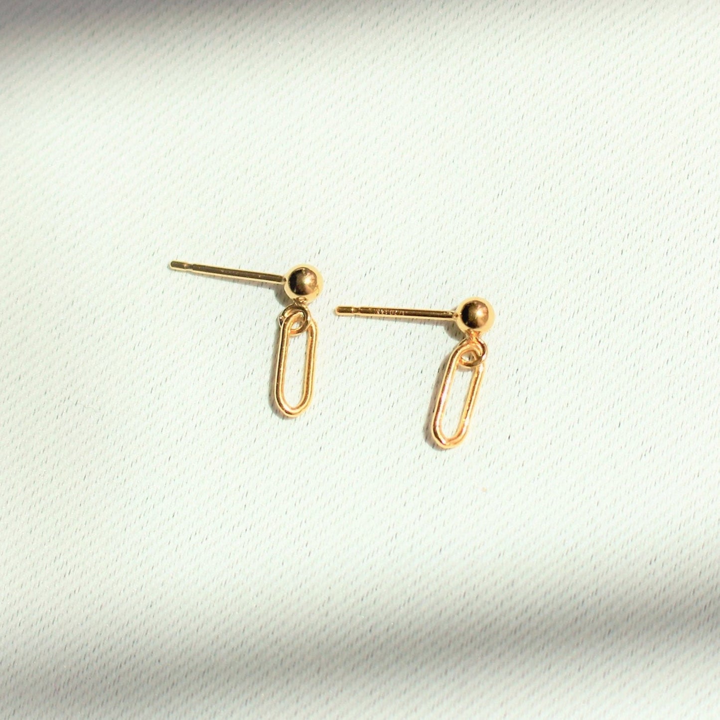 Boucles d'oreilles véritables en or 14 carats | Pendentif rectangle anneaux clou | Cadeau d'anniversaire | Bijou minimaliste | Cadeau de demoiselle d'honneur | Mignonne délicate