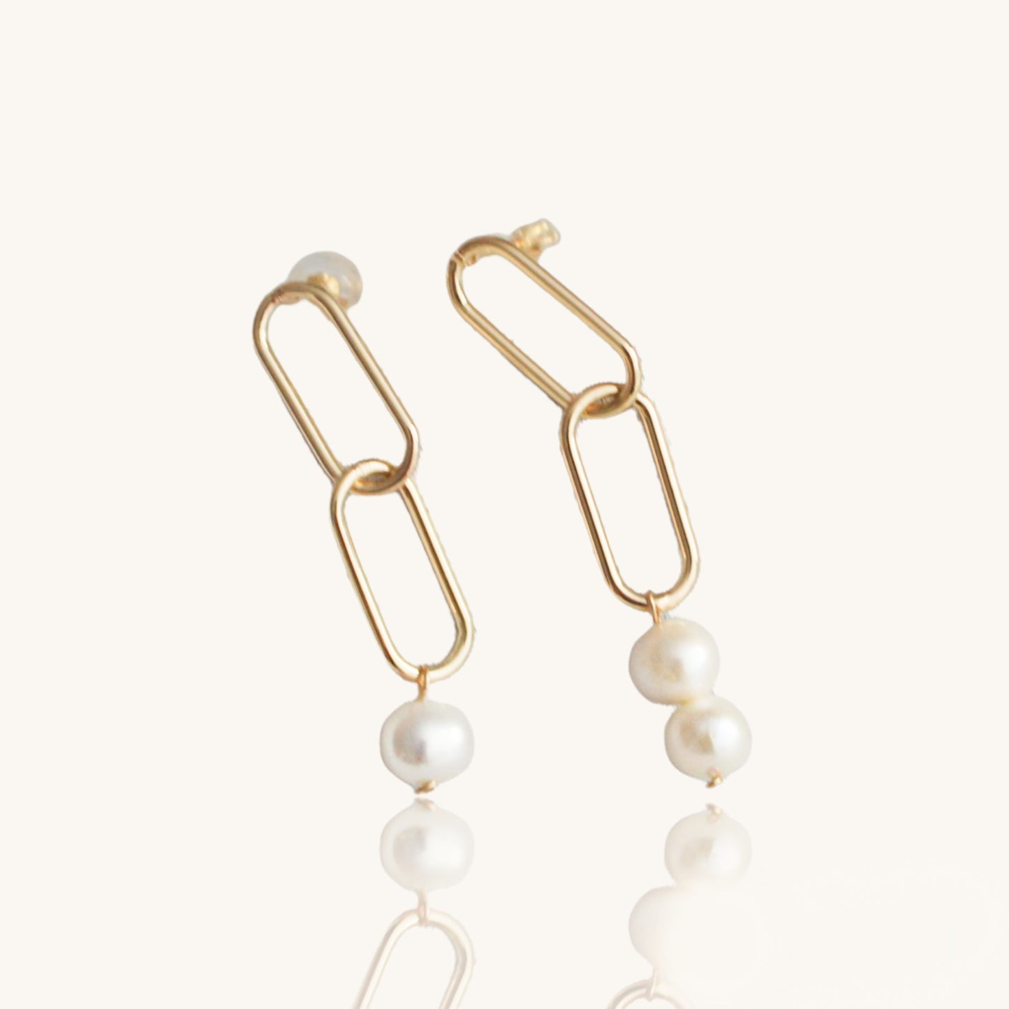 LYNN - Rectangular Pearl Earrings with Dangling Links