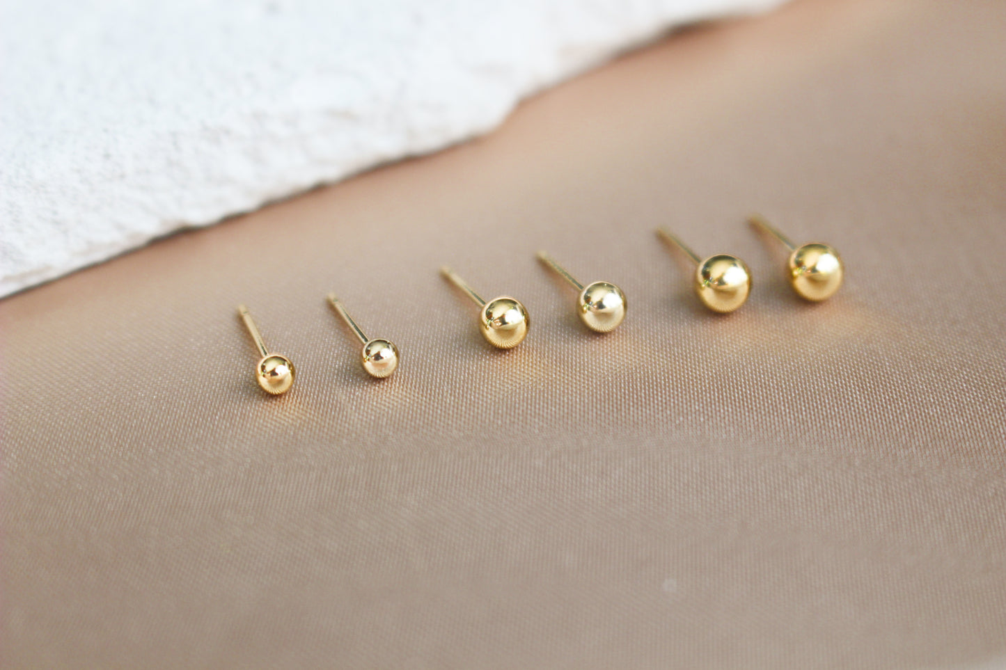 Boucles d'oreilles à tige boule remplies d'or 14 carats | 3 - 4 - 5 millimètres