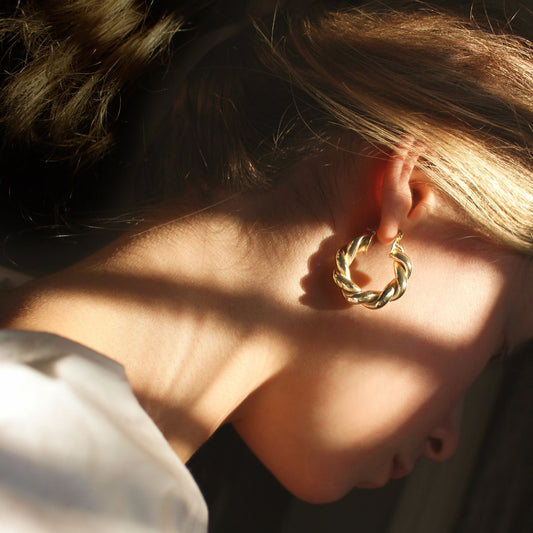 Boucles d'oreilles créoles dorées en or rempli 14 carats | Boucles d'oreilles épaisses audacieuses | Boucles d'oreilles créoles dorées torsadées | Durable et hypoallergénique