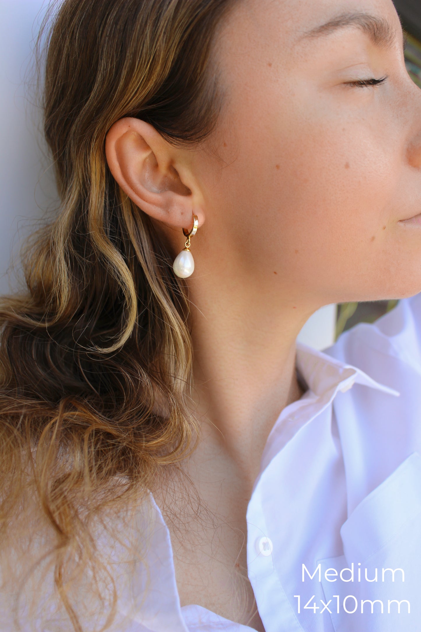 LYLA - 14K Gold Mini Hoops and Sea Shell ∙ Drop Pearl Earrings ∙ Golden Huggies Clip ∙ Drop Earrings ∙ Ocean Inspired Jewelry