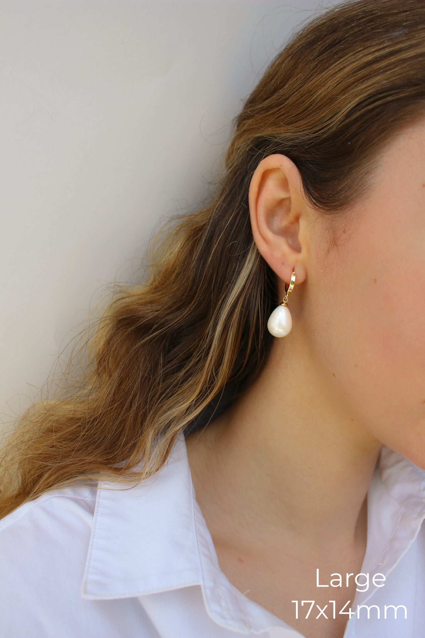 LYLA - 14K Gold Mini Hoops and Sea Shell ∙ Drop Pearl Earrings ∙ Golden Huggies Clip ∙ Drop Earrings ∙ Ocean Inspired Jewelry