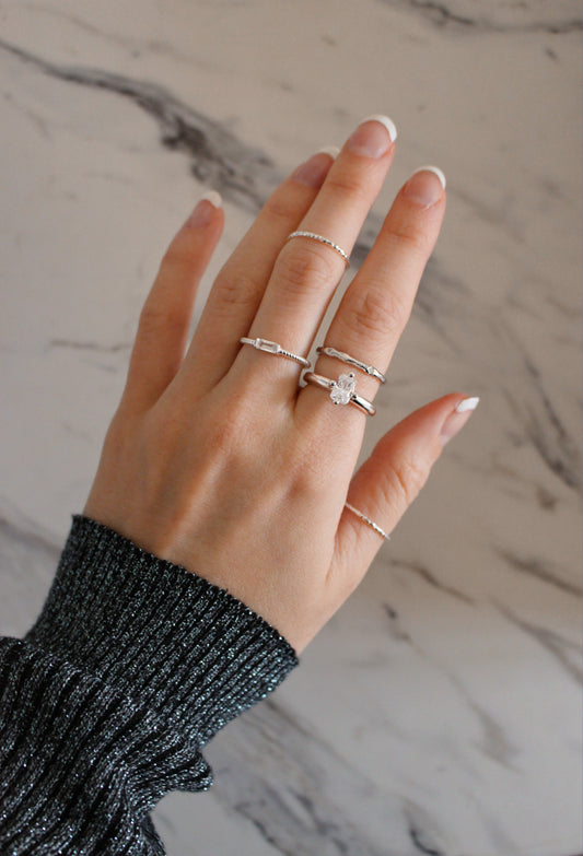 1x Dainty Ring in 925 Sterling Silver ∙ Fine Stackable rings ∙ 100% silver ∙ Waterproof & Tarnish Free ∙ Sparkling Ring ∙ Thin Band Ring
