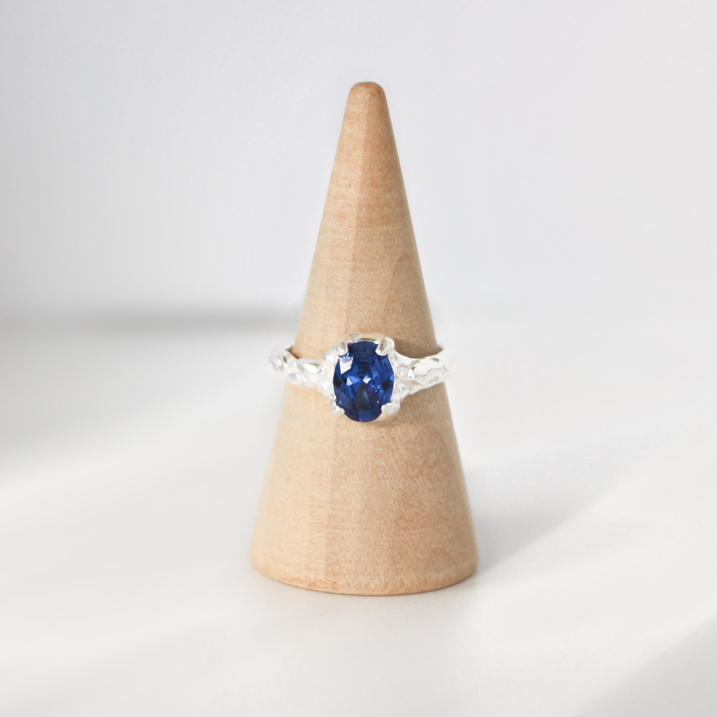 Waterproof ∙ Blue Sapphire Zirconia Ring in 925 sterling silver ∙ Oval cut ∙ Adjustable Ring ∙ Irregular shape ∙ Gift for her