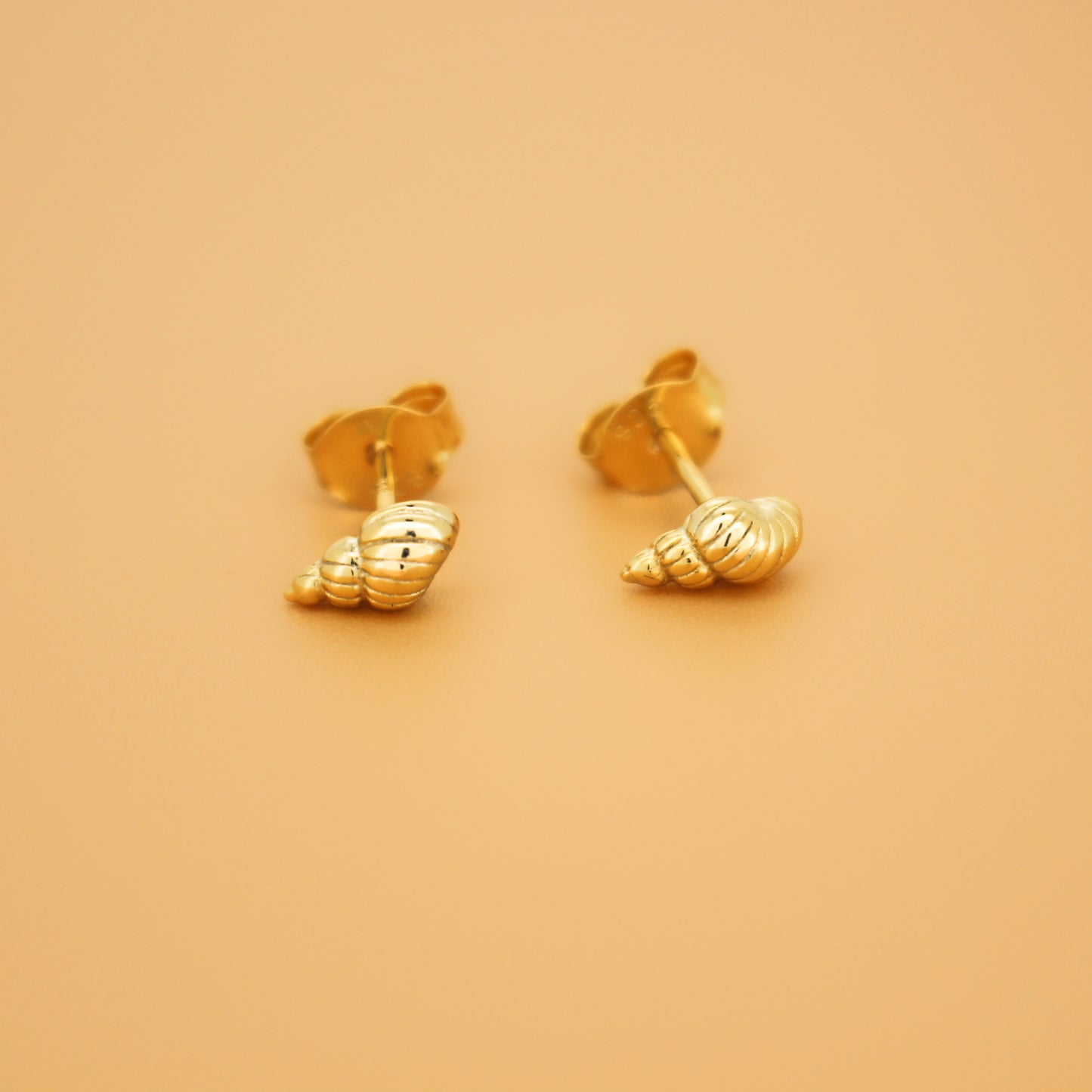 18k Gold Vermeil Minimalist Shell Stud Earrings ∙ Waterproof ∙ Tiny Spiral Shell Earrings ∙ Minimalist Silver Earrings ∙ Ocean Summer Beach