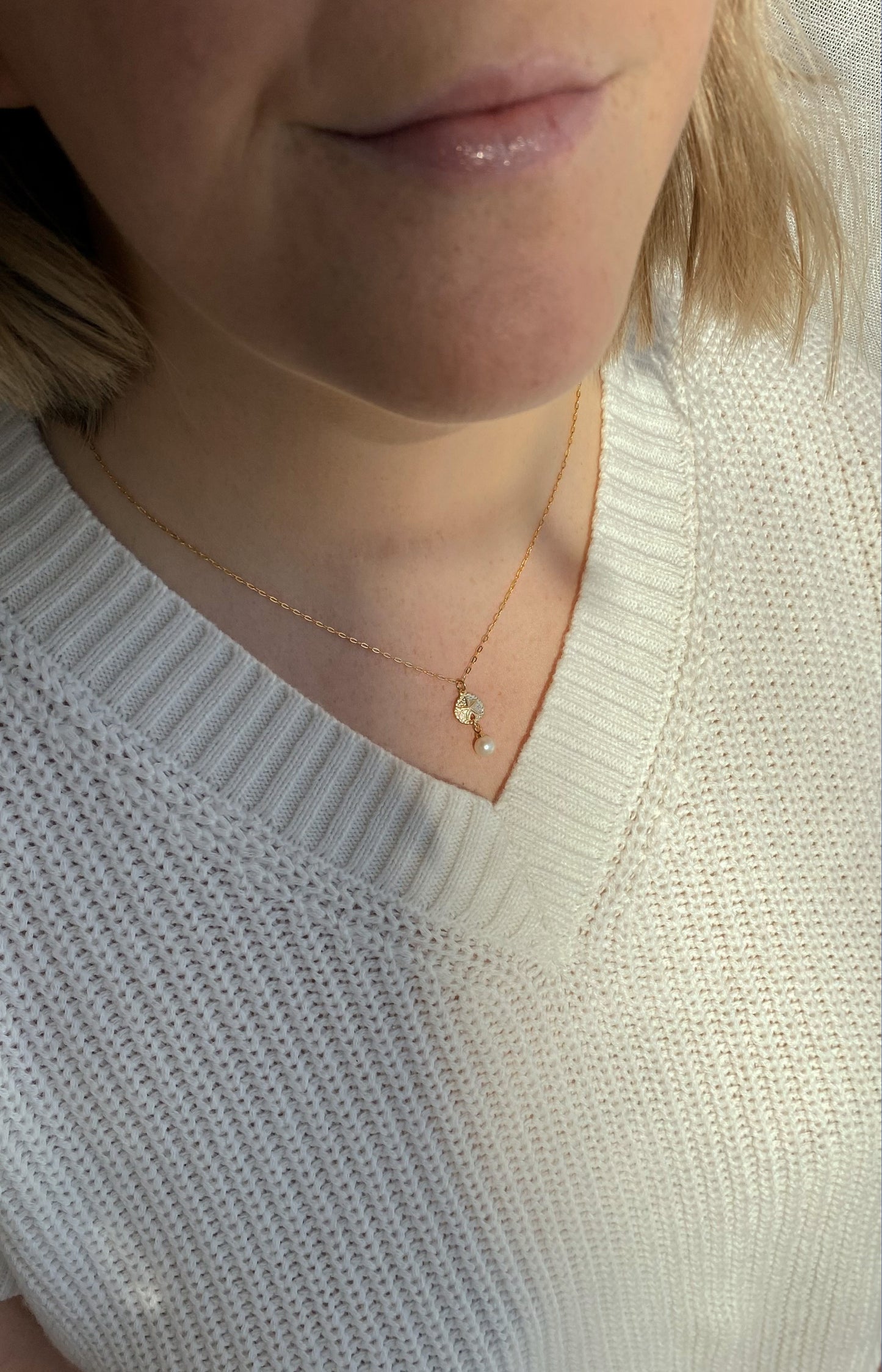 14k Gold Filled Sea Shell Pearl Drop Necklace ∙ Sand Dollar Charms ∙ Wedding Gift for Her ∙ Minimalist Gold Necklace