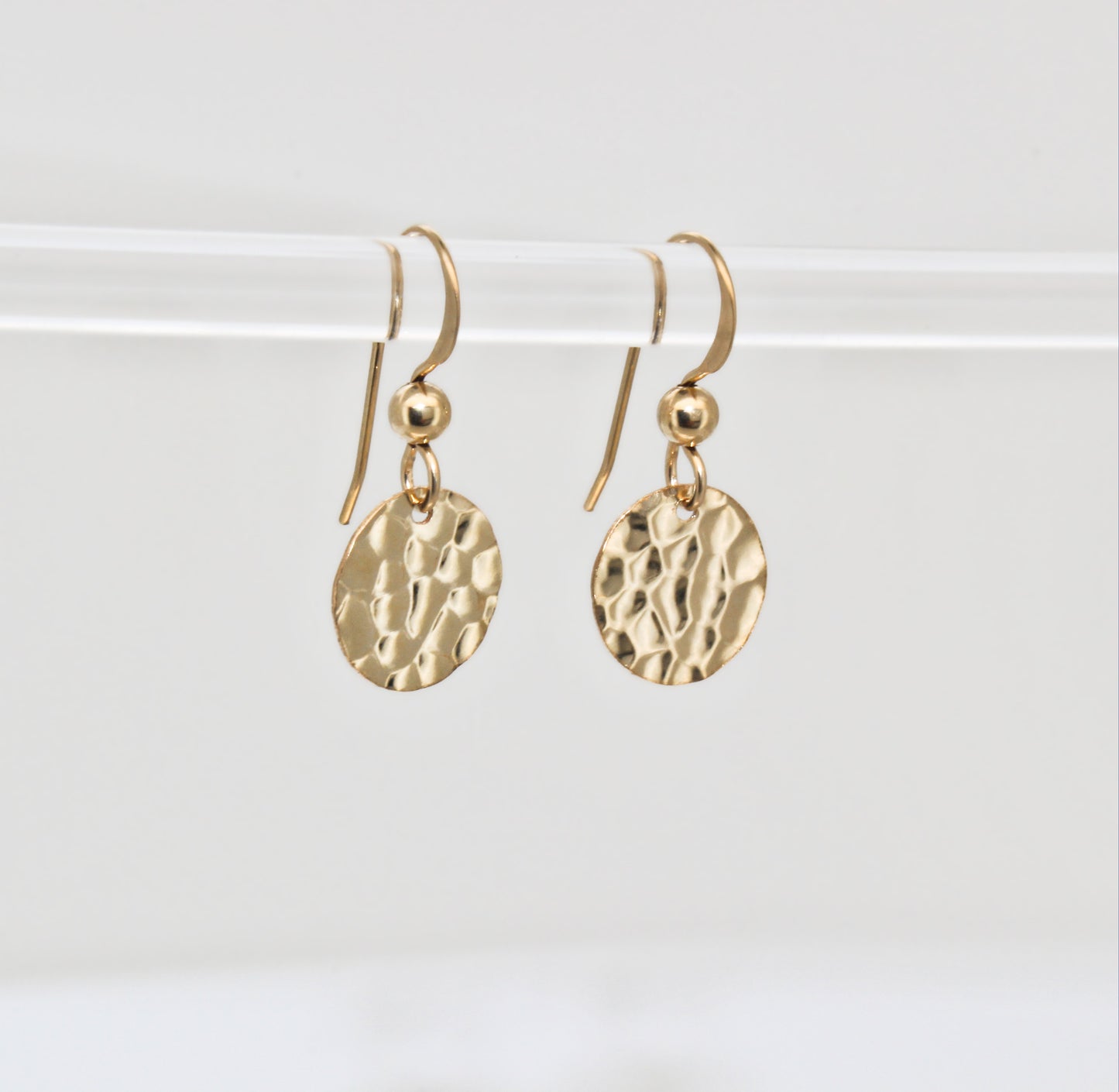 Flattering Minimal 14k Gold Filled Earrings ∙ Hammered Disc Drop Earrings ∙ Wedding Jewelry ∙ Dangle Earrings