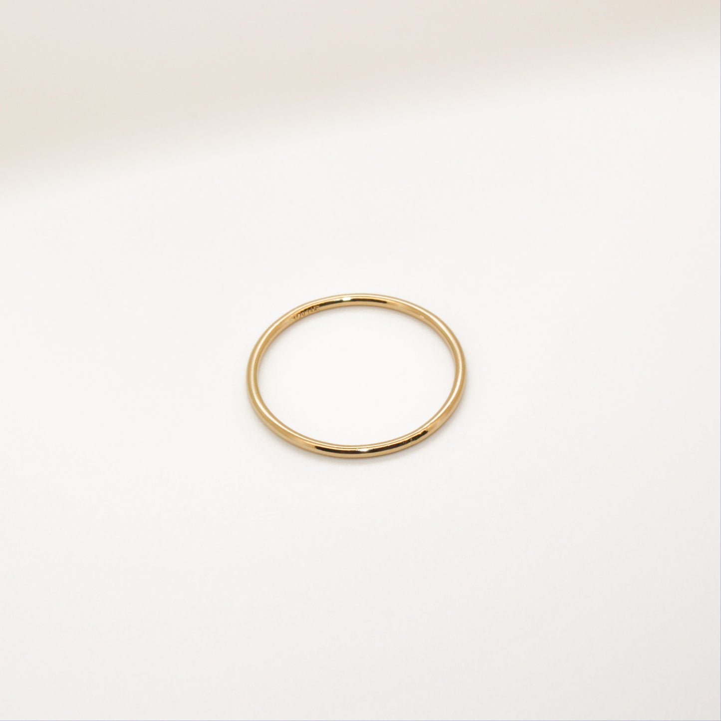 Thin Ring in 14K Gold Filled ∙ Minimalist Simple Gold Ring ∙ Mother Daughter Gift ∙ Stacking Ring ∙ Tarnish Resistant 1x