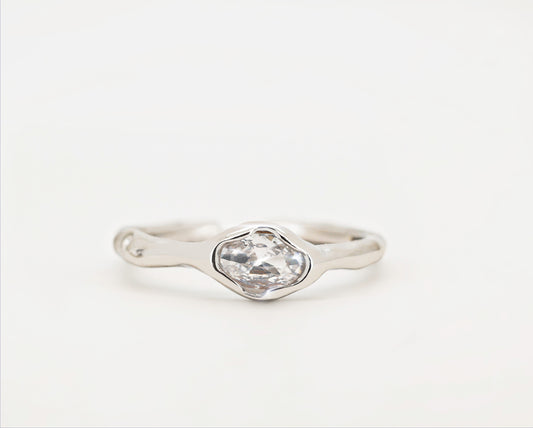 TRESOR - Sparkling Zirconia Ring in 925 sterling silver ∙ Water Element
