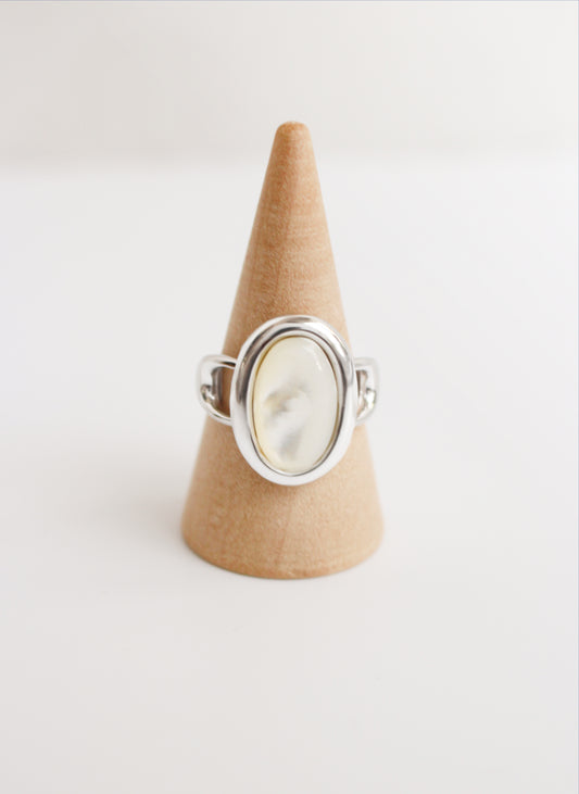 925 Sterling Silver Oval Geometric Natural Shell Ring