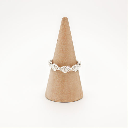 Seashell Minimalist Ring in 925 sterling silver ∙ Beach Jewelry ∙ 1 Size Fits All ∙ Hypoallergenic ∙ Boho Chic ∙ Waterproof