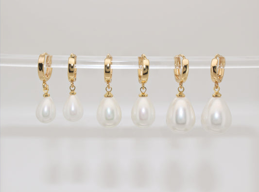 LYLA - 14K Gold Mini Hoops and Sea Shell ∙ Drop Pearl Earrings ∙ Golden Huggies Clip ∙ Drop Earrings ∙ Ocean Inspired Jewelry