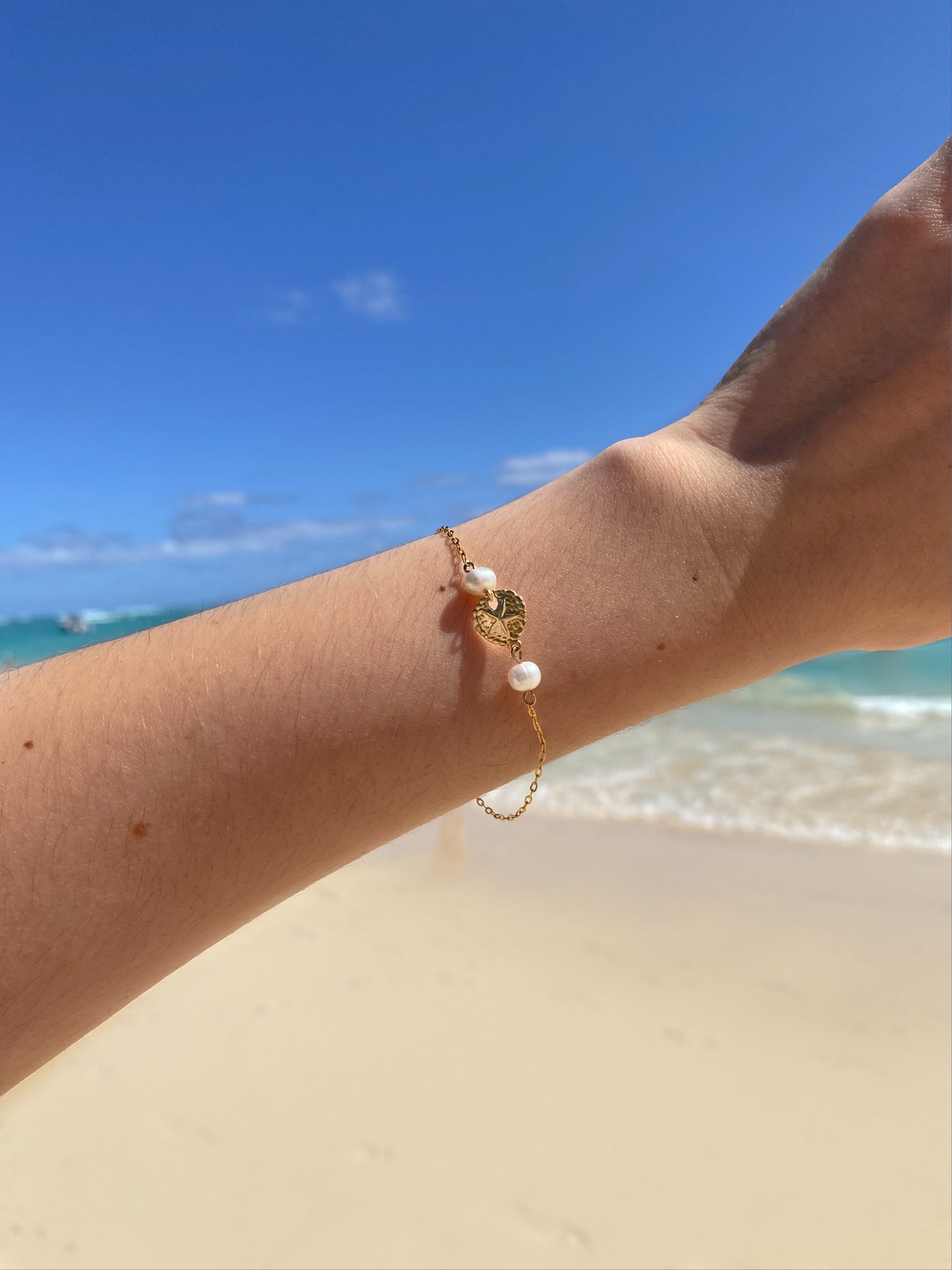 14k Gold Filled Sea Shell Bracelet with pearls ∙ Sand Dollar Charms ∙ Wedding Beach Jewelry ∙ Waterproof Bracelet