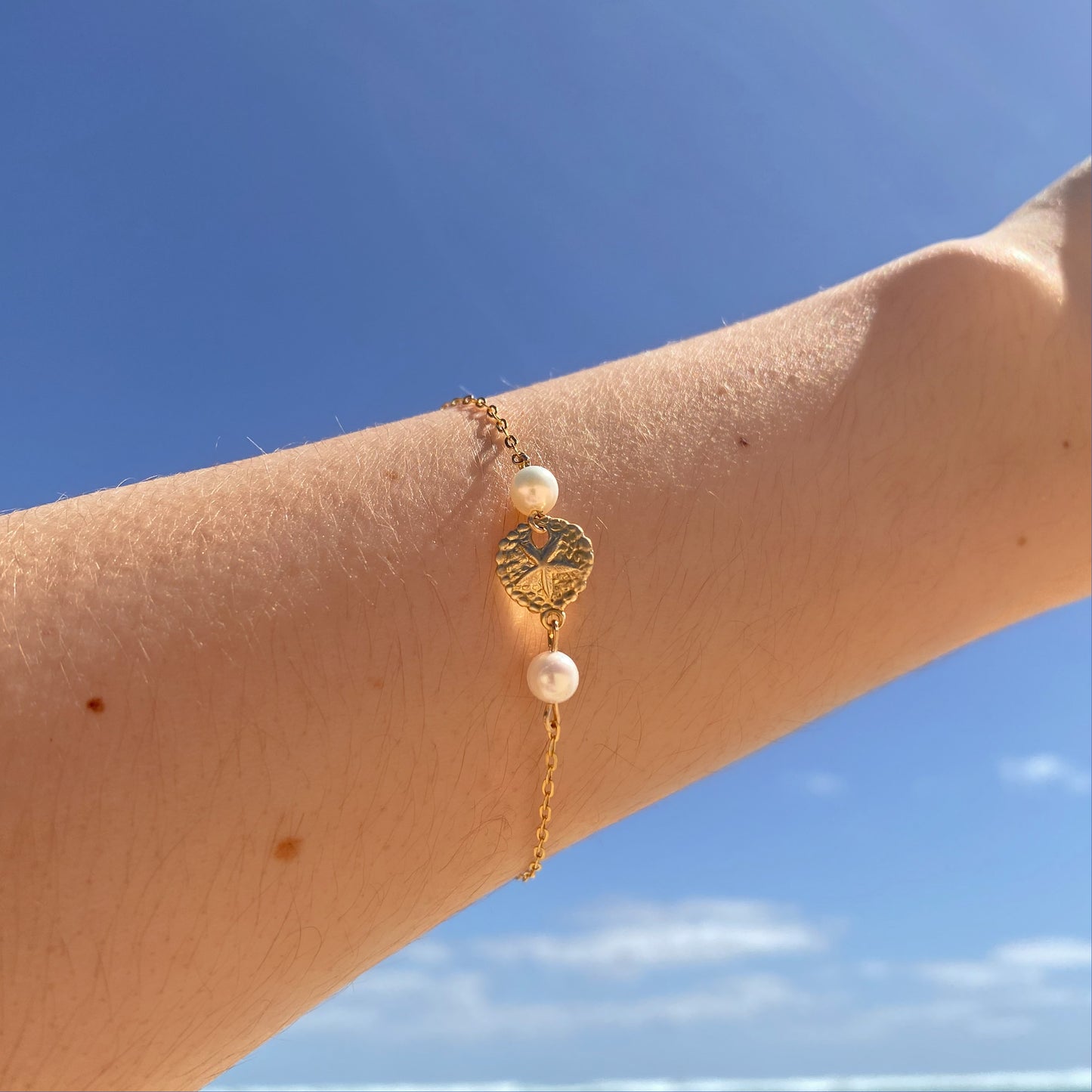 14k Gold Filled Sea Shell Bracelet with pearls ∙ Sand Dollar Charms ∙ Wedding Beach Jewelry ∙ Waterproof Bracelet