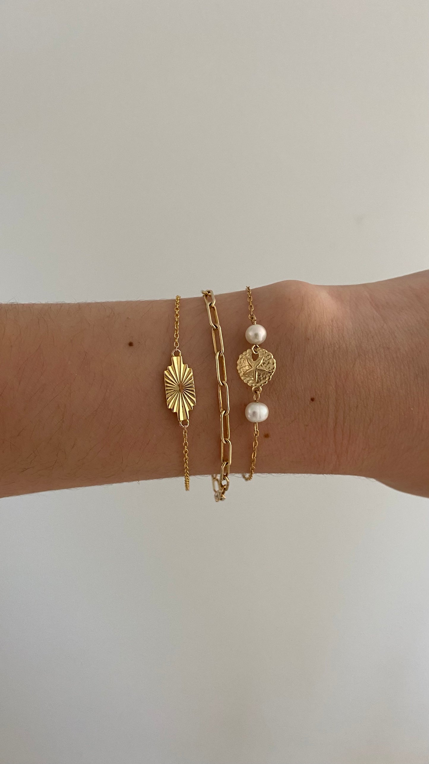 14k Gold Filled Sea Shell Bracelet with pearls ∙ Sand Dollar Charms ∙ Wedding Beach Jewelry ∙ Waterproof Bracelet