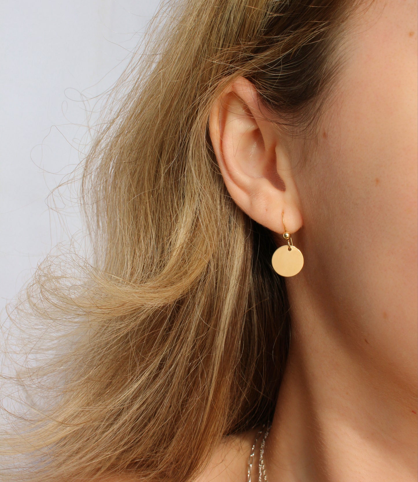 Flattering Minimal 14k Gold Filled Earrings ∙ Hammered Disc Drop Earrings ∙ Wedding Jewelry ∙ Dangle Earrings