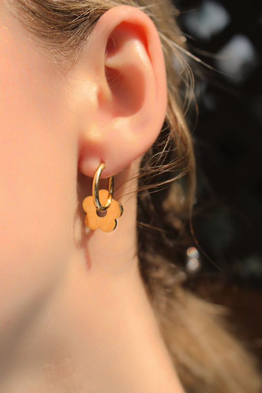Daisy - Boucles d'oreilles créoles fleurs dorées en acier inoxydable