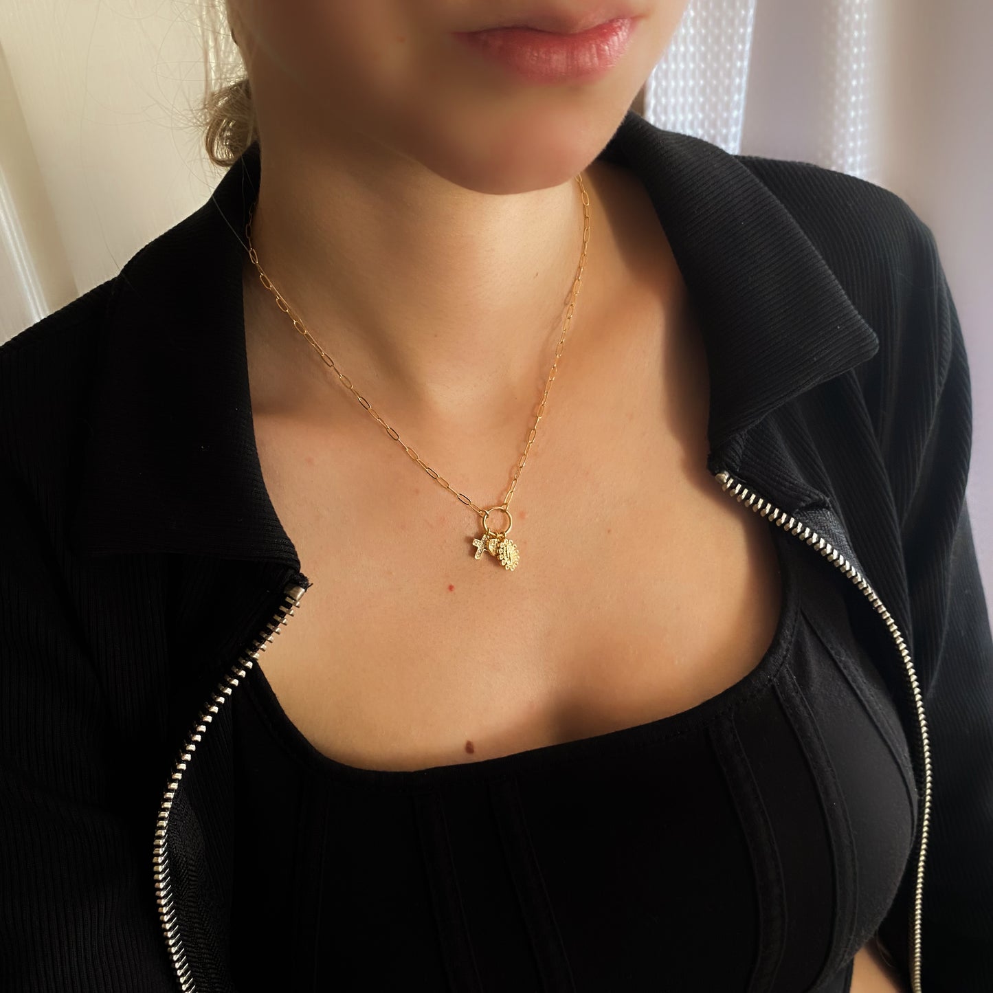 Collier Vierge Marie Micro Pave en or 14 carats et 24 carats | Collier pendentif connecteur de charme pour femme | Bijoux religieux
