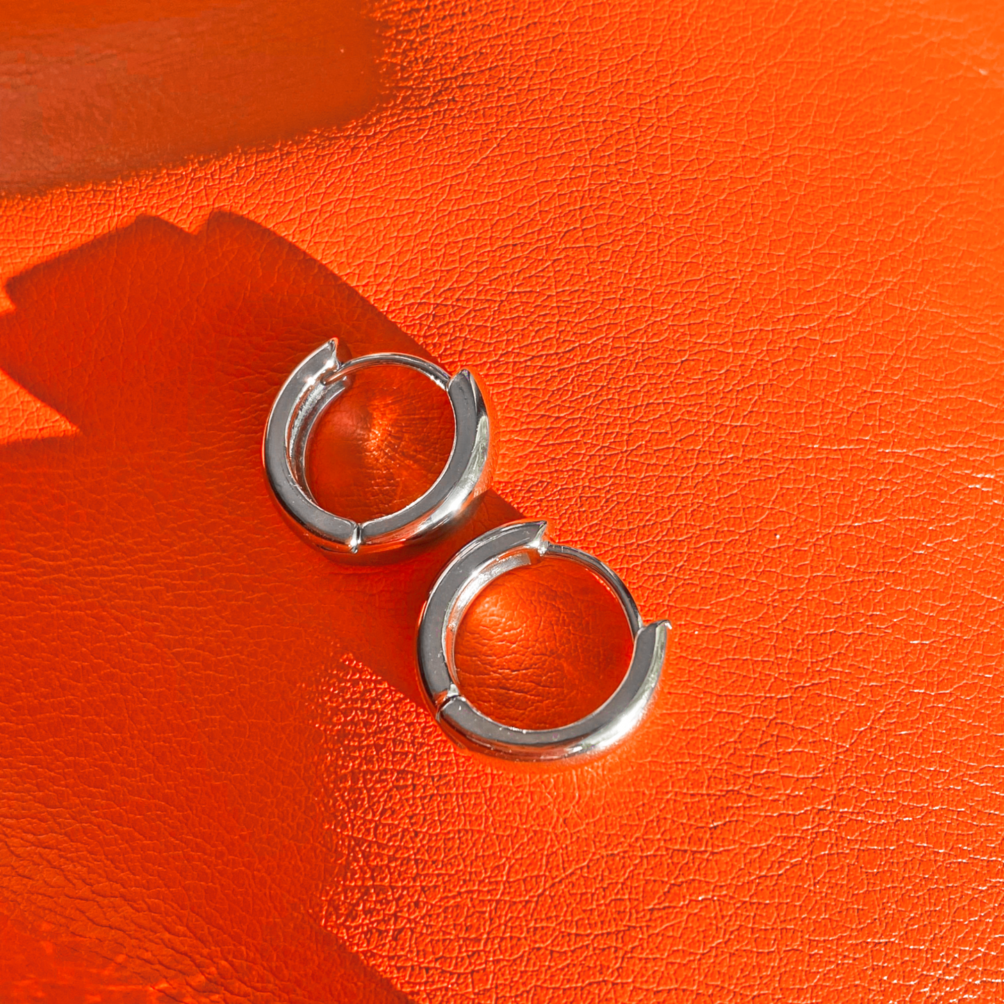 JEN - Chunky hoops earrings in silver ∙ Minimalist Creole earrings ∙ 1 pair ∙ Silver Huggies ∙ 15mm