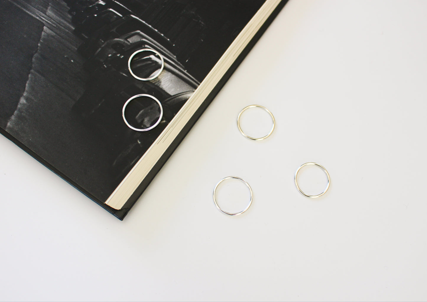 1x Pure Silvery and Shiny Minimalist Ring ∙ High Quality Waterproof & Tarnish Free ∙ Statement Ring ∙ Simple Delicate Thin Band Ring