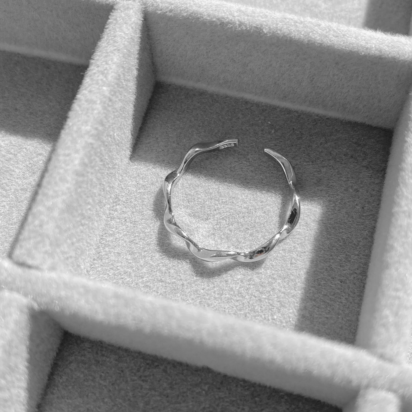 925 Sterling Silver Mobius Ring ∙ Twisted Wavy Ring ∙ Adjustable
