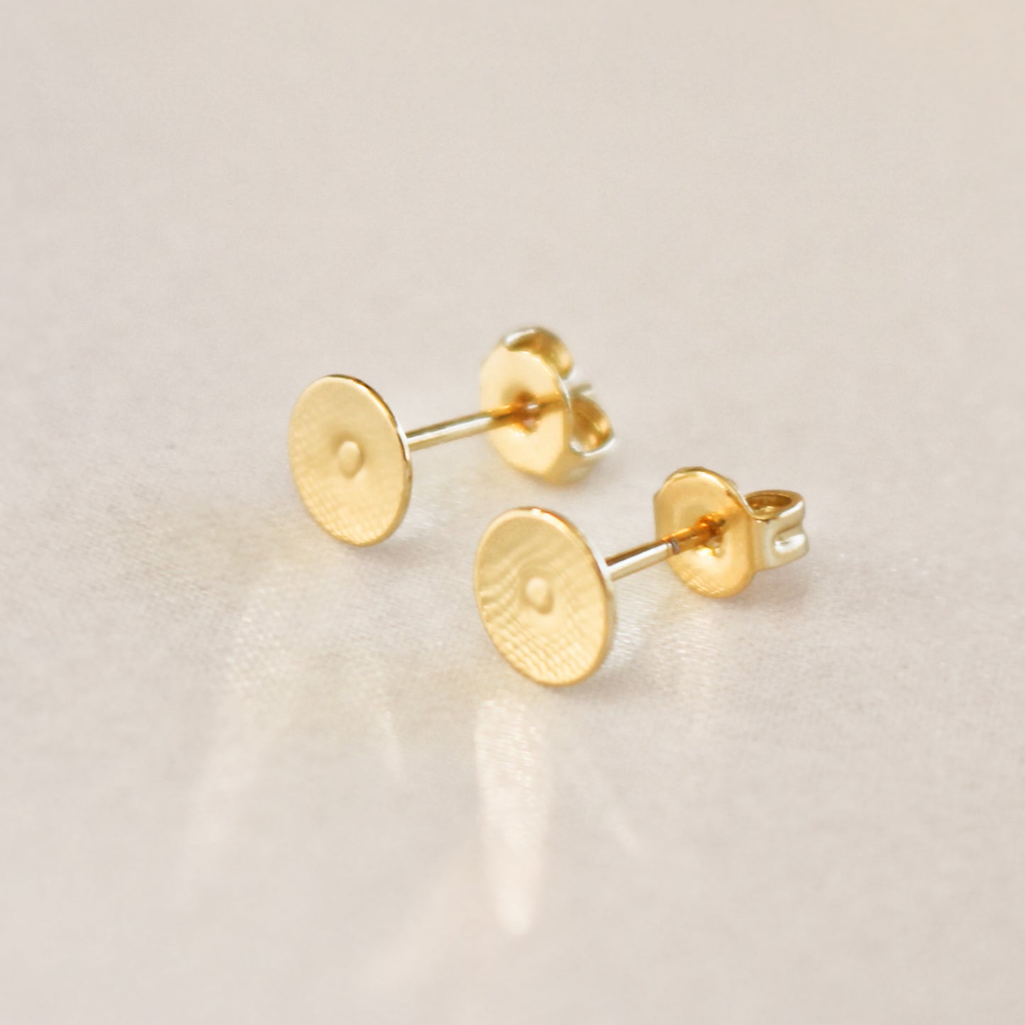 Boucles d'oreilles puces rondes gold fill 6 ou 8 mm | Cercle Goujon Rond Tack Disque
