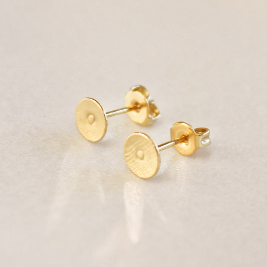 6 or 8 mm round gold stud earrings ∙ Circle Stud Round Tack Disc