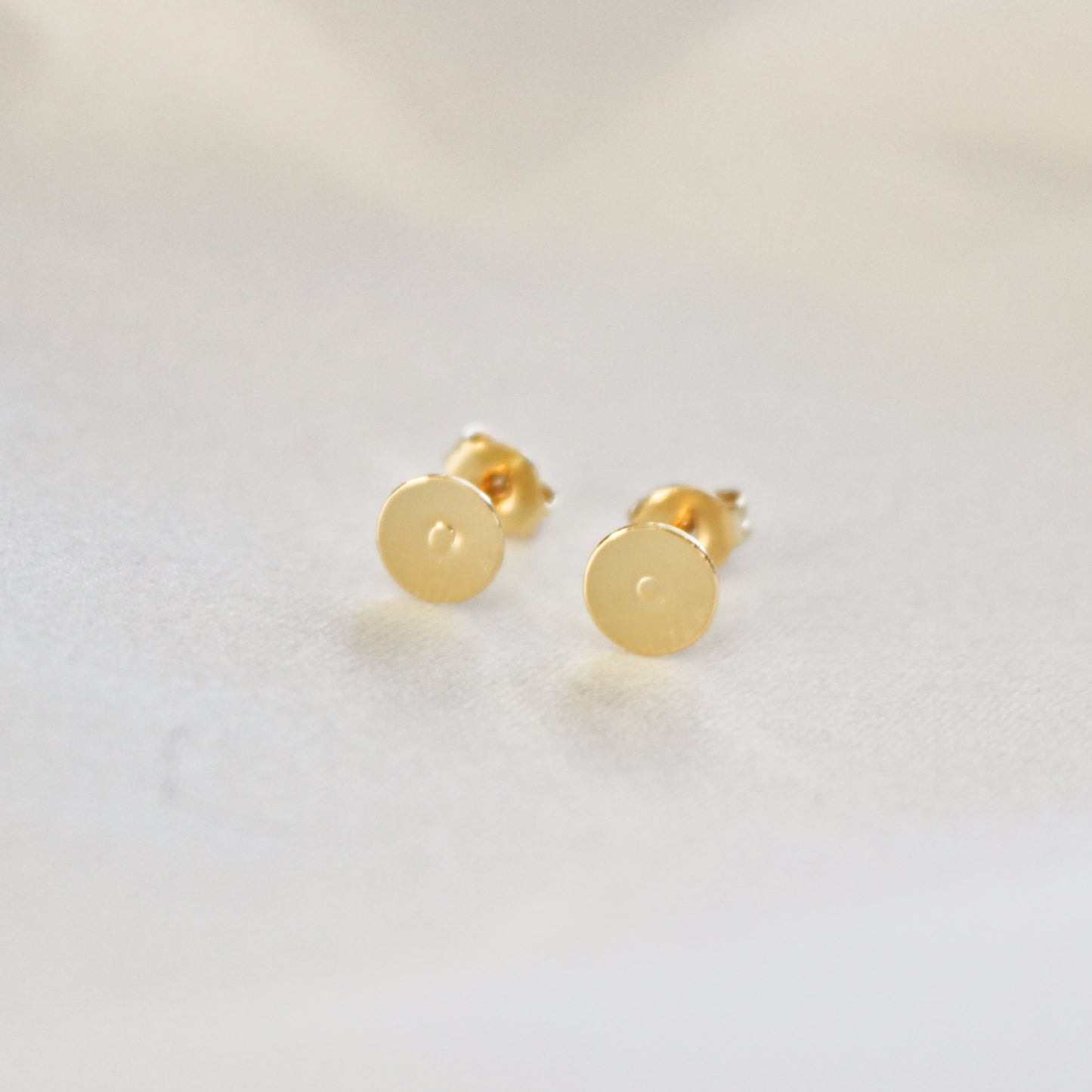 Boucles d'oreilles puces rondes gold fill 6 ou 8 mm | Cercle Goujon Rond Tack Disque