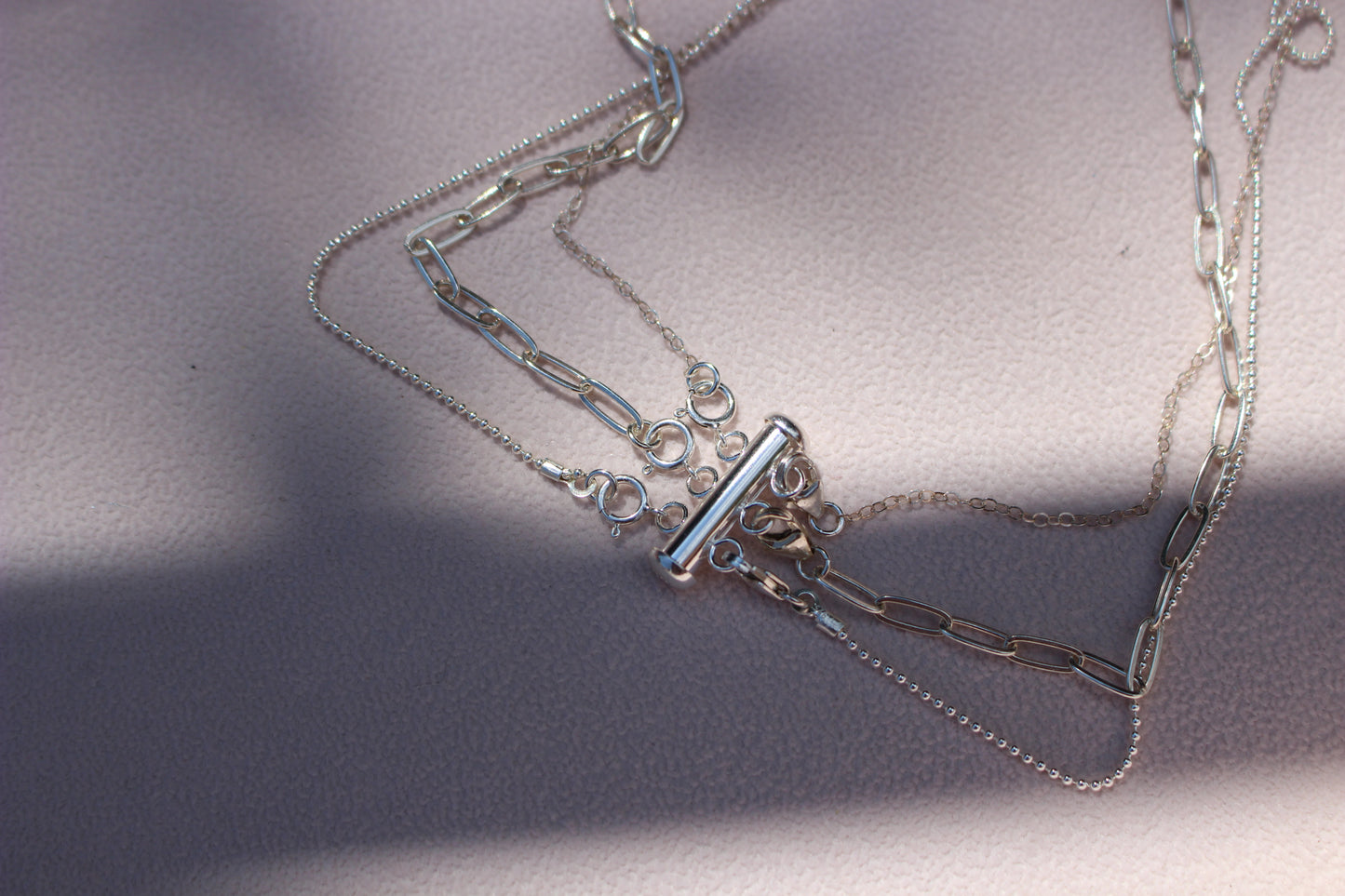Fermoir à glissière en Or rempli 14k ou Argent sterling 925 · Relieur de colliers · Évite aux colliers de s'entremêler · Empêche les chaînes de tourner