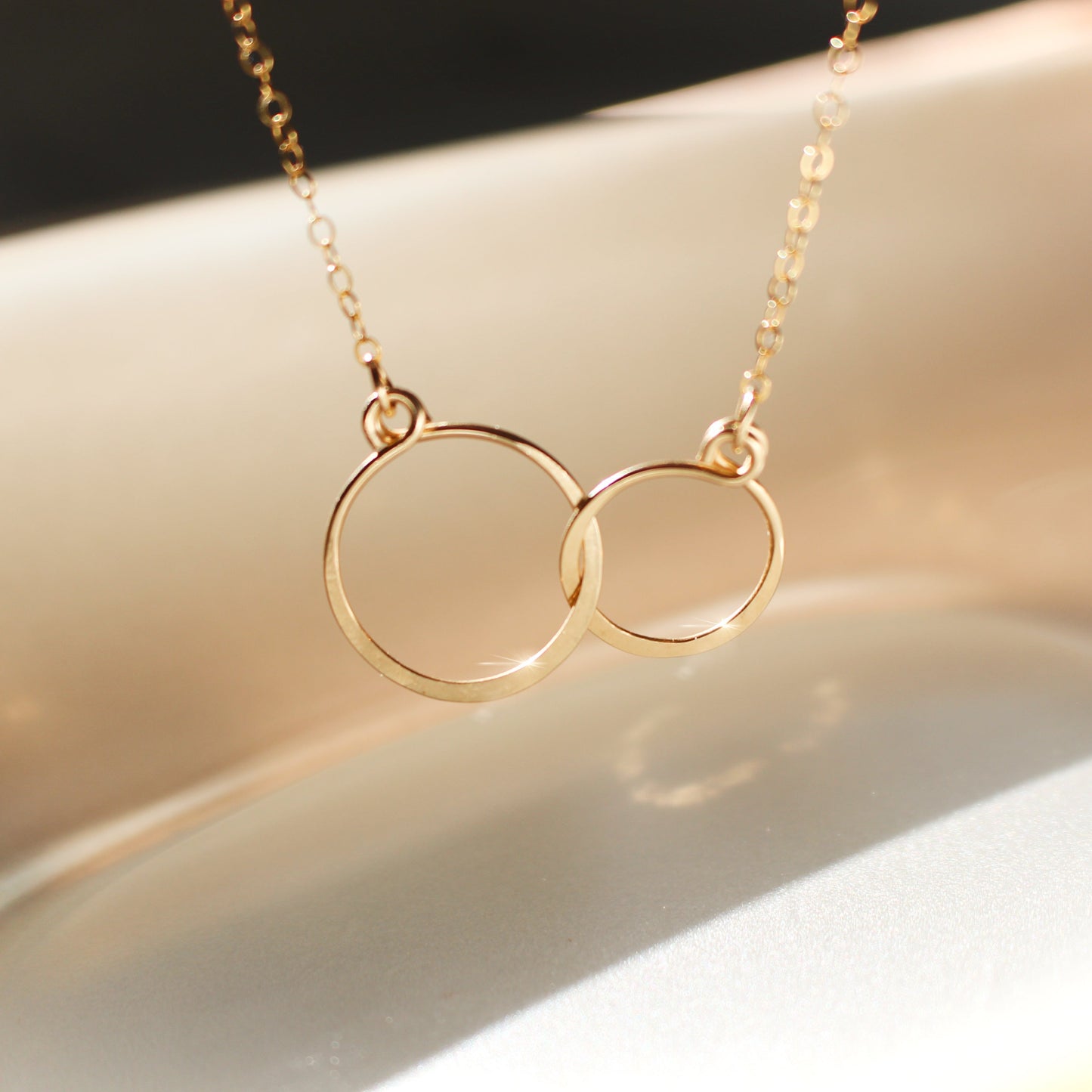 Collier 2 cercles 14K gold filled | Collier tour de cou délicat | Bijou d'éternité infinie | Cadeau pour femme | Pendentif simple