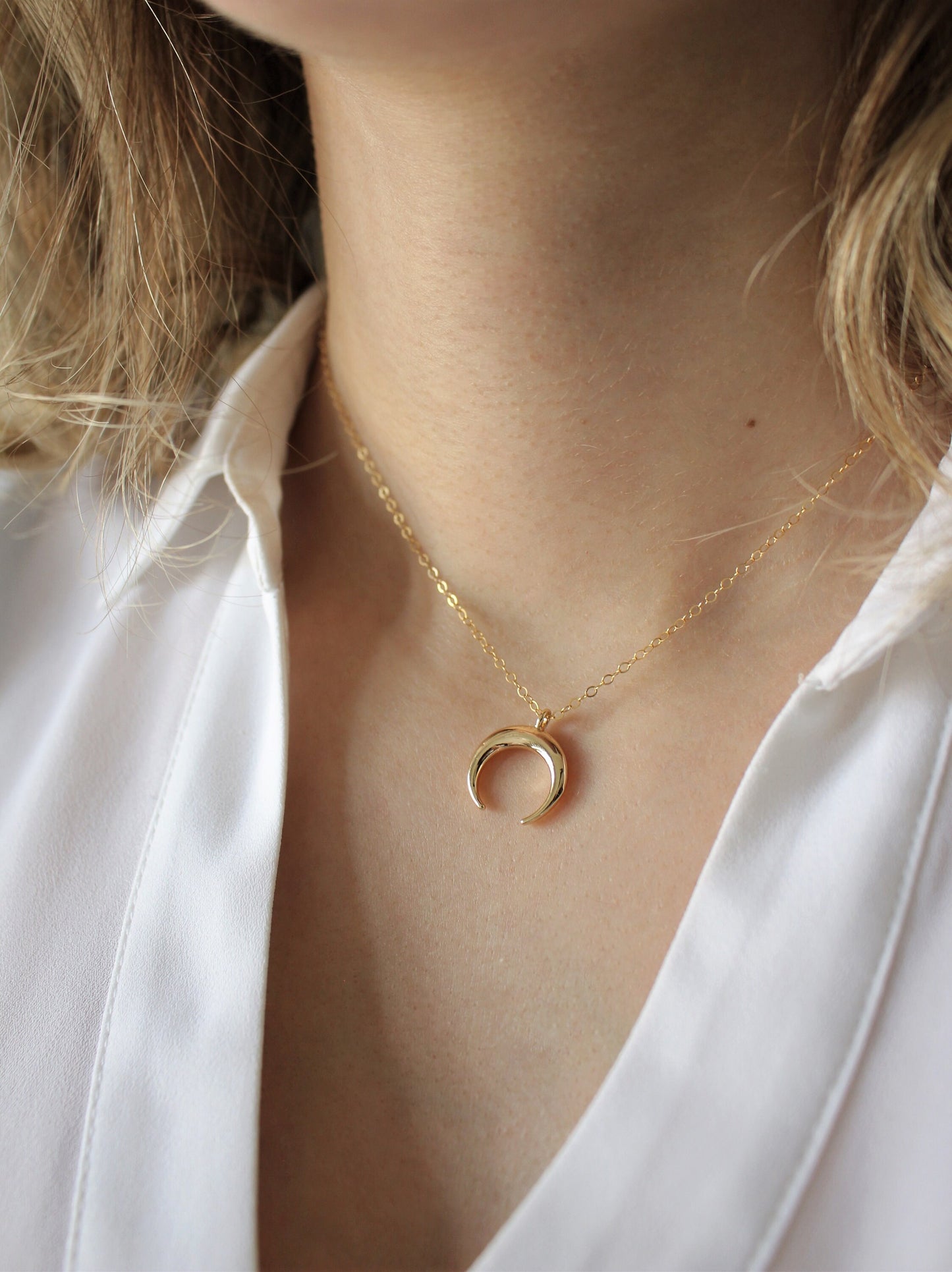 Double Horn Necklace ∙ 18K Crescent Horn Pendant and 14k Gold Filled chain ∙ Dainty Gold Moon ∙ Gift for her ∙ Boho necklace