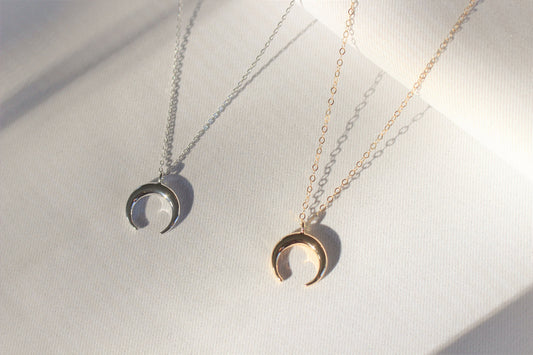 Double Horn Necklace ∙ 18K Crescent Horn Pendant and 14k Gold Filled chain ∙ Dainty Gold Moon ∙ Gift for her ∙ Boho necklace