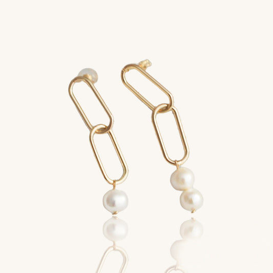 LYNN - Rectangular Pearl Earrings with Dangling Links